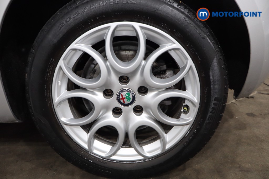 Alfa Romeo Giulietta Super Manual Petrol Hatchback - Stock Number (1542263) - 10th supplementary image