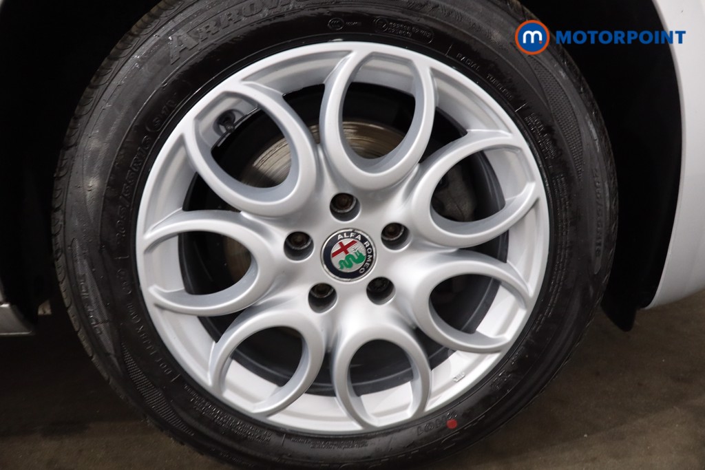 Alfa Romeo Giulietta Super Manual Petrol Hatchback - Stock Number (1542263) - 12th supplementary image