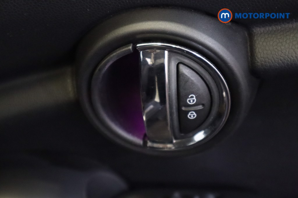 Mini Hatchback Cooper Classic Manual Petrol Hatchback - Stock Number (1542600) - 8th supplementary image