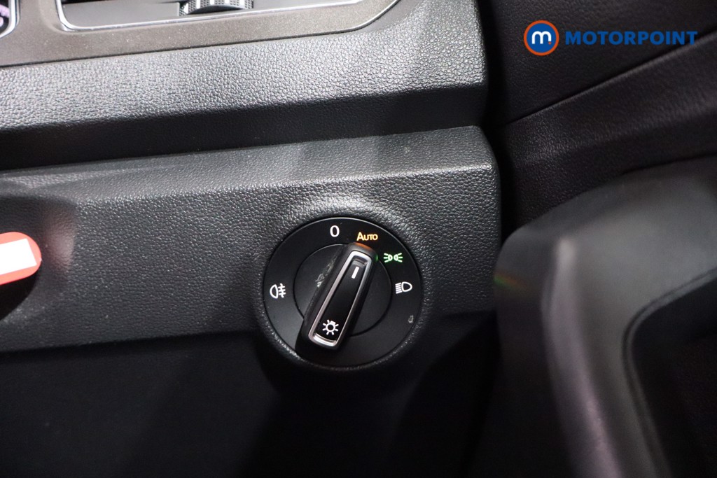 Volkswagen T-Roc Design Manual Diesel SUV - Stock Number (1543500) - 17th supplementary image