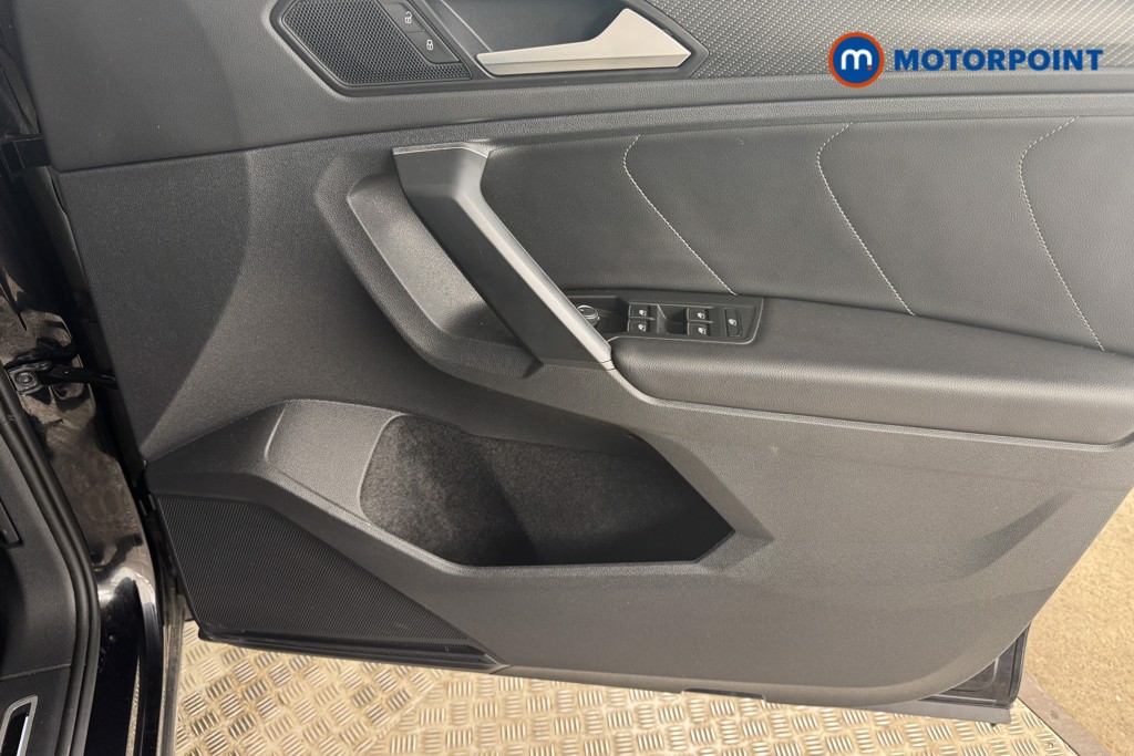 Volkswagen Tiguan R-Line Automatic Petrol SUV - Stock Number (1544300) - 14th supplementary image