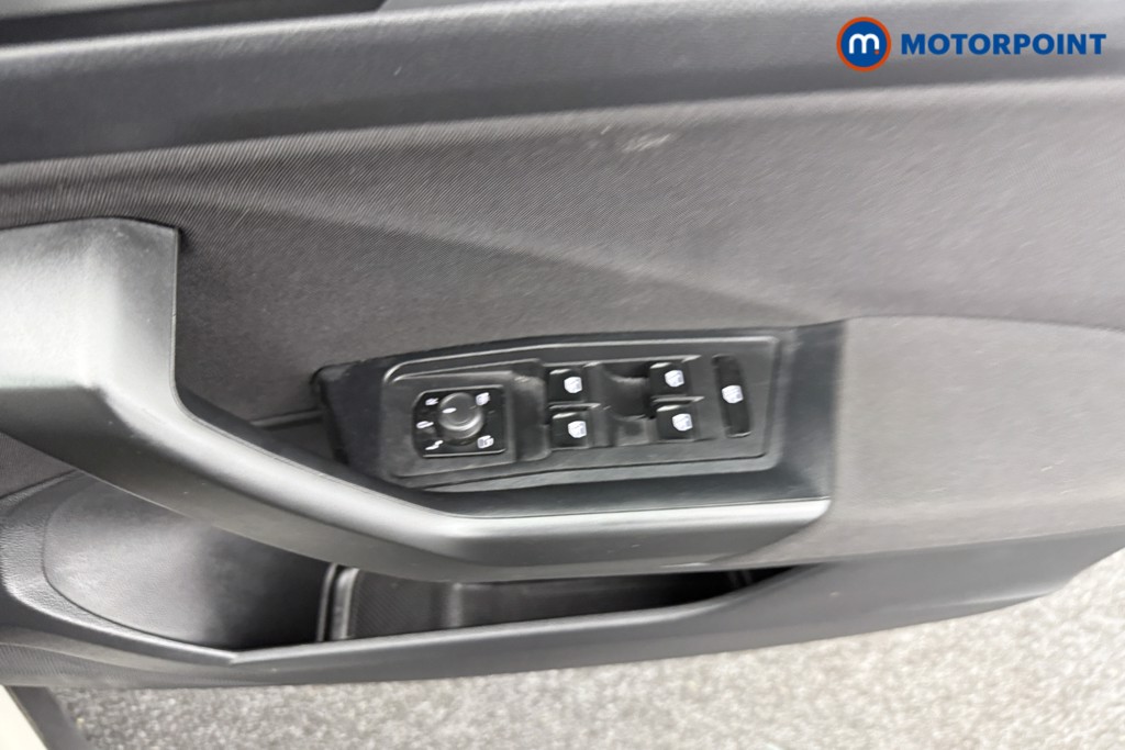 Volkswagen T-Roc Life Manual Petrol SUV - Stock Number (1545161) - 16th supplementary image