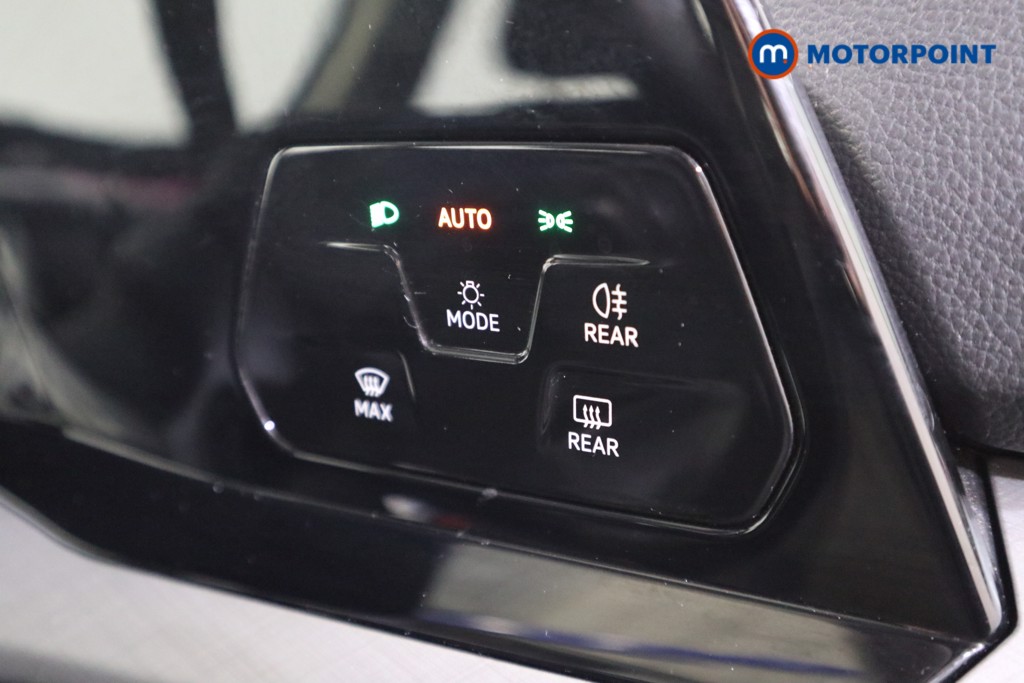Volkswagen Golf Life Automatic Diesel Hatchback - Stock Number (1527932) - 9th supplementary image