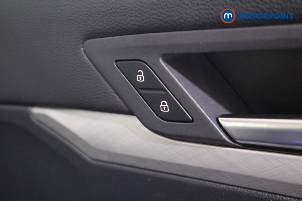 Volkswagen Golf Life Automatic Diesel Hatchback - Stock Number (1527932) - 10th supplementary image