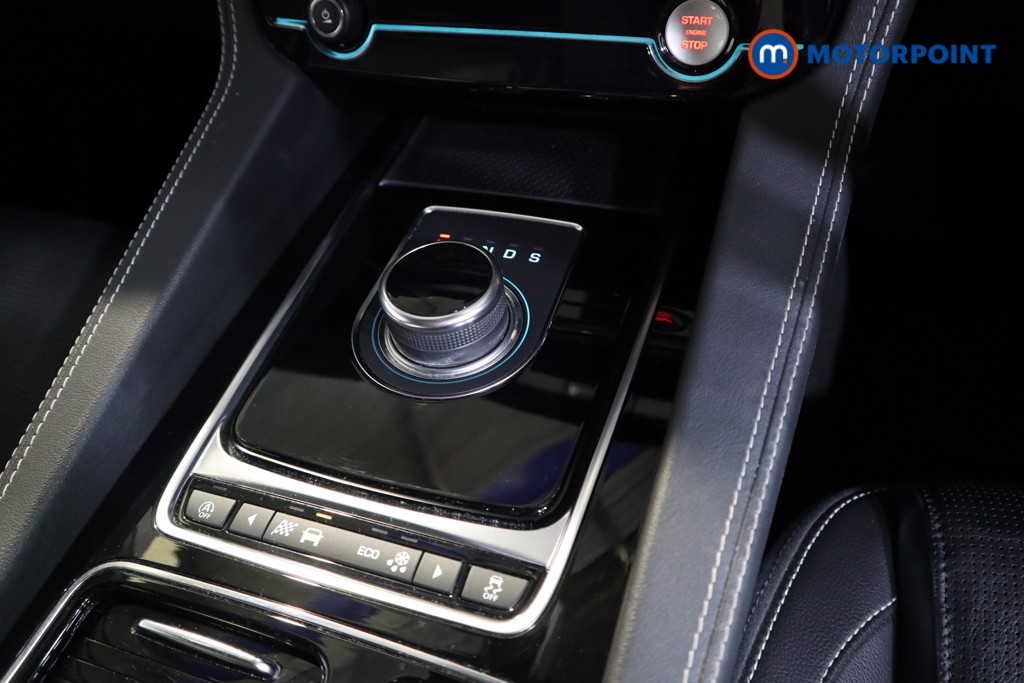 Jaguar F-Pace Chequered Flag Tiptronic Petrol SUV - Stock Number (1528426) - 8th supplementary image