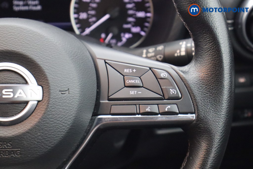 Nissan Juke N-Connecta Manual Petrol SUV - Stock Number (1532778) - 5th supplementary image