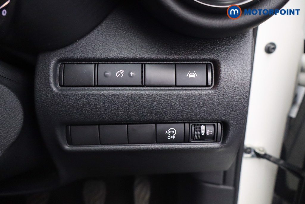 Nissan Juke N-Connecta Manual Petrol SUV - Stock Number (1532778) - 12th supplementary image