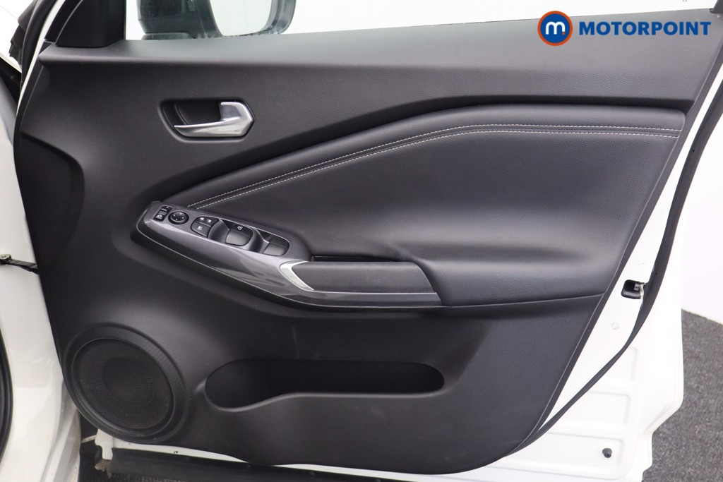Nissan Juke N-Connecta Manual Petrol SUV - Stock Number (1532778) - 15th supplementary image