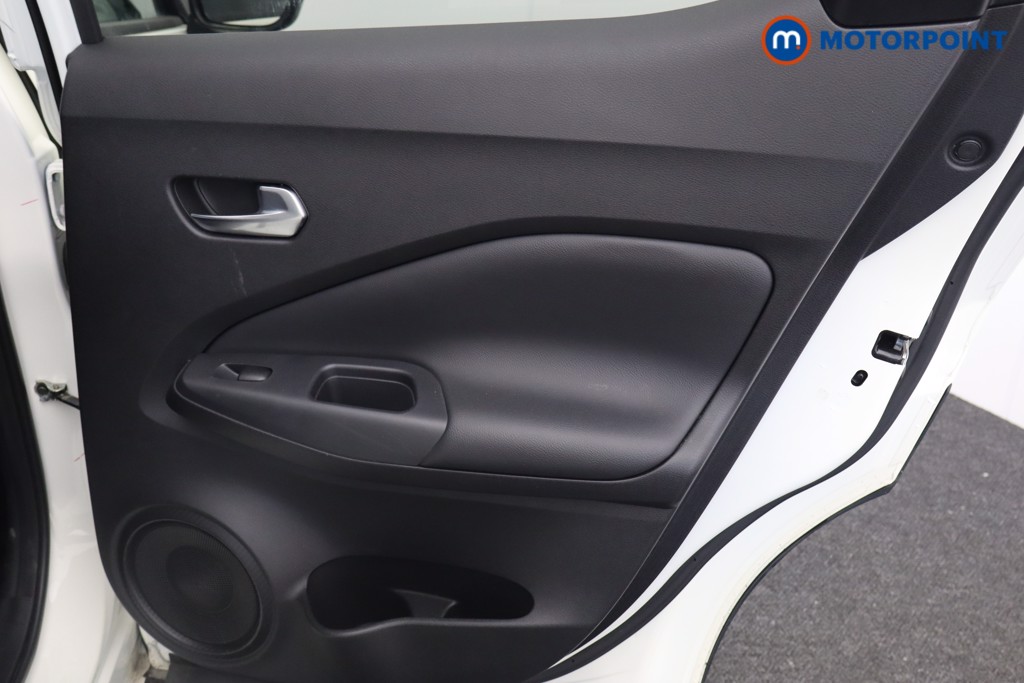 Nissan Juke N-Connecta Manual Petrol SUV - Stock Number (1532778) - 16th supplementary image