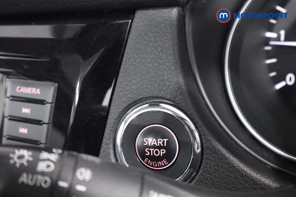Nissan Qashqai Tekna Manual Diesel SUV - Stock Number (1533199) - 5th supplementary image