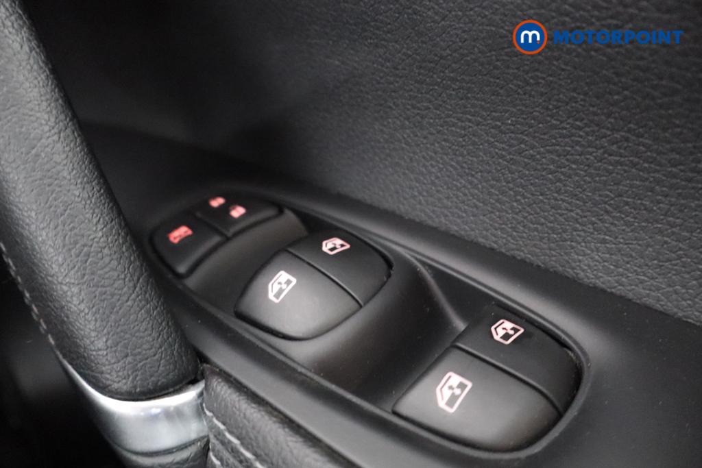 Nissan Qashqai Tekna Manual Diesel SUV - Stock Number (1533199) - 12th supplementary image