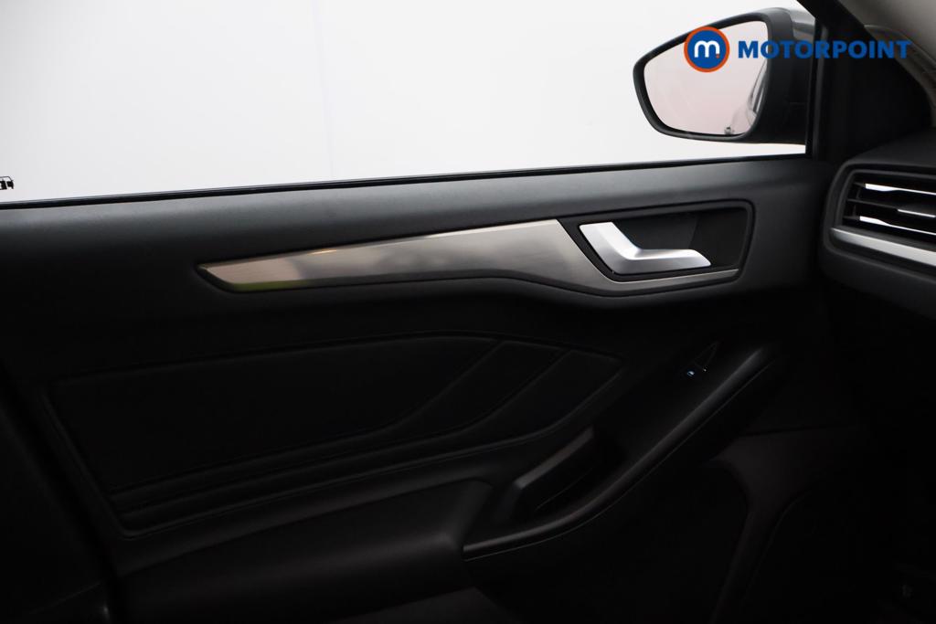 Ford Focus Titanium Manual Petrol Hatchback - Stock Number (1534700) - 8th supplementary image