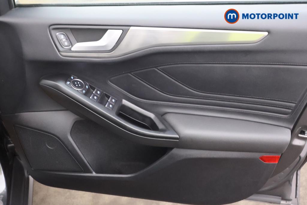 Ford Focus Titanium Manual Petrol Hatchback - Stock Number (1534700) - 9th supplementary image