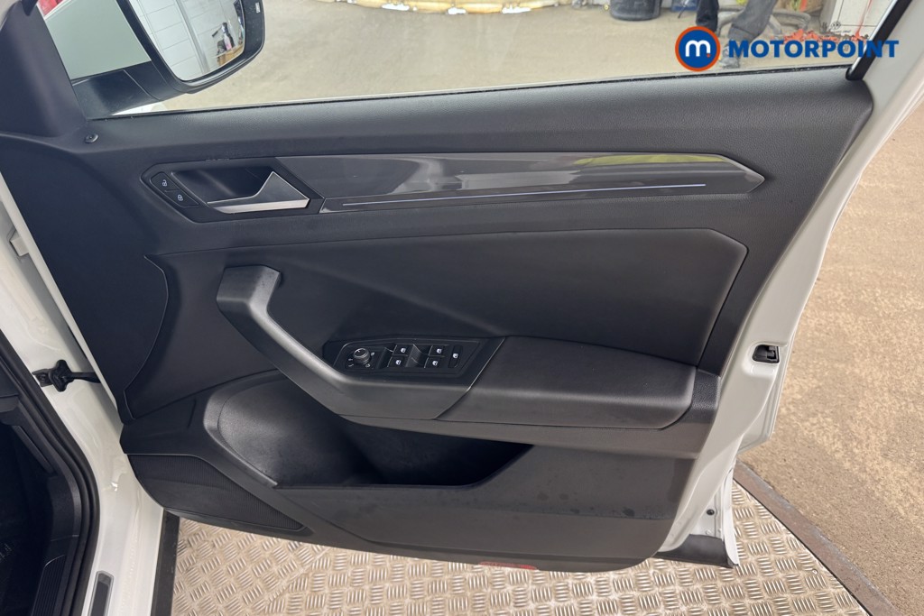 Volkswagen T-Roc R-Line Automatic Petrol SUV - Stock Number (1536393) - 14th supplementary image