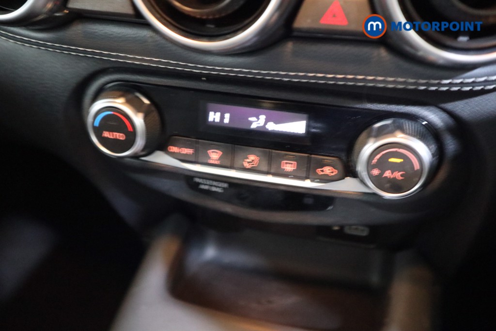 Nissan Juke N-Connecta Manual Petrol SUV - Stock Number (1537833) - 7th supplementary image