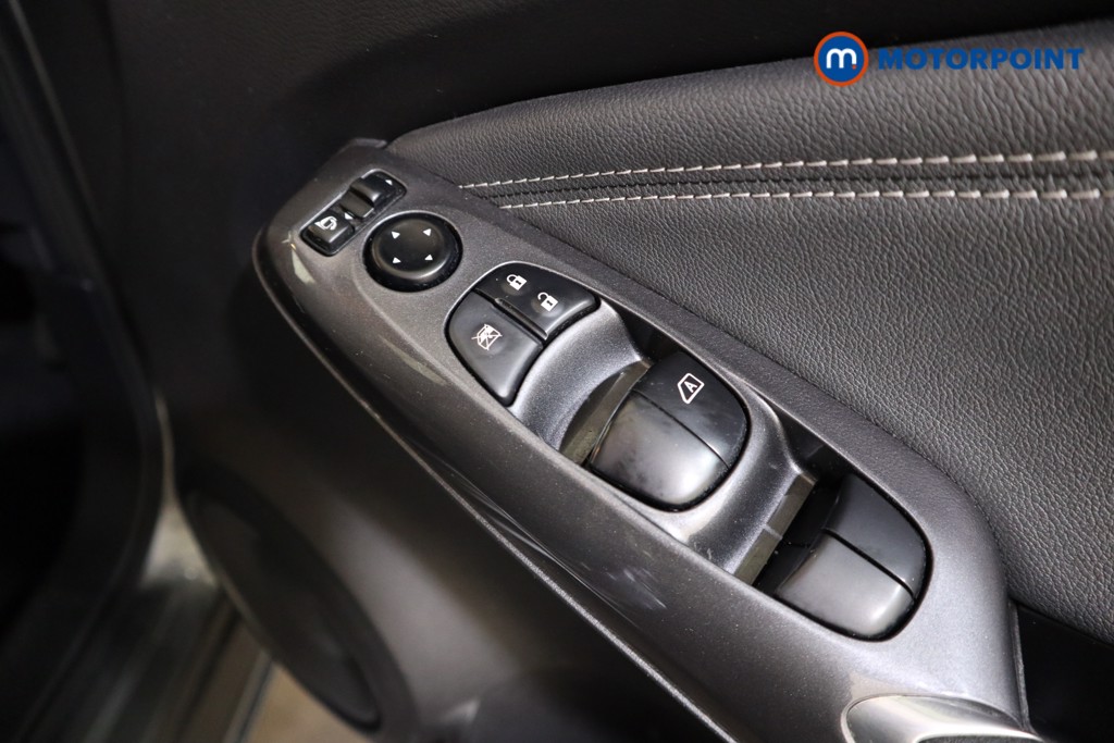 Nissan Juke N-Connecta Manual Petrol SUV - Stock Number (1537833) - 10th supplementary image