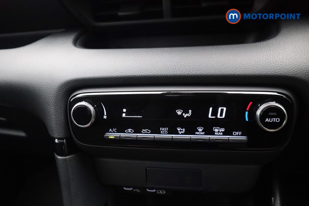 Toyota Yaris Design Automatic Petrol-Electric Hybrid Hatchback - Stock Number (1538142) - 8th supplementary image