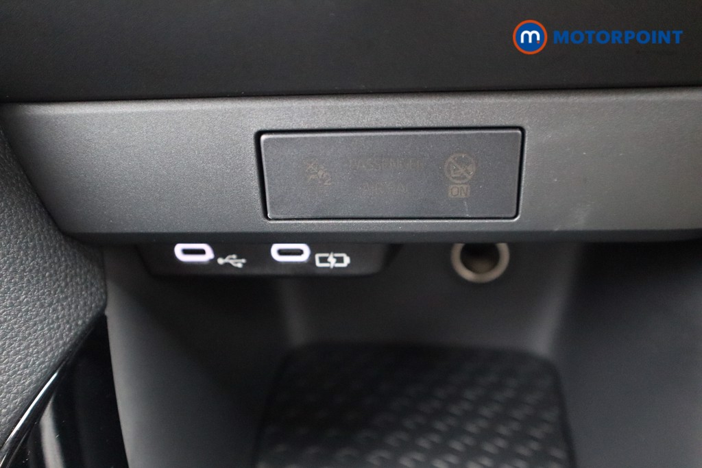 Toyota Yaris Design Automatic Petrol-Electric Hybrid Hatchback - Stock Number (1538142) - 9th supplementary image