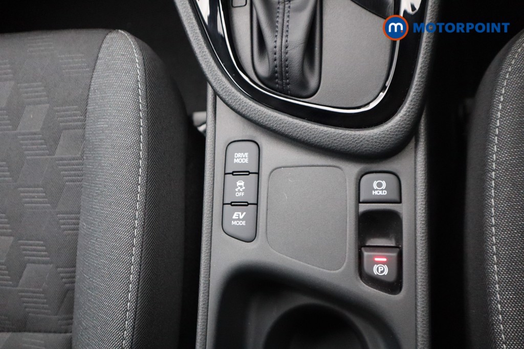 Toyota Yaris Design Automatic Petrol-Electric Hybrid Hatchback - Stock Number (1538142) - 11th supplementary image