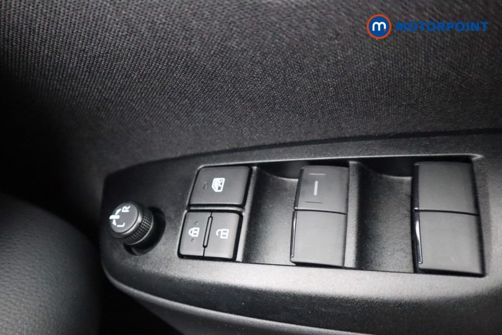 Toyota Yaris Design Automatic Petrol-Electric Hybrid Hatchback - Stock Number (1538142) - 16th supplementary image