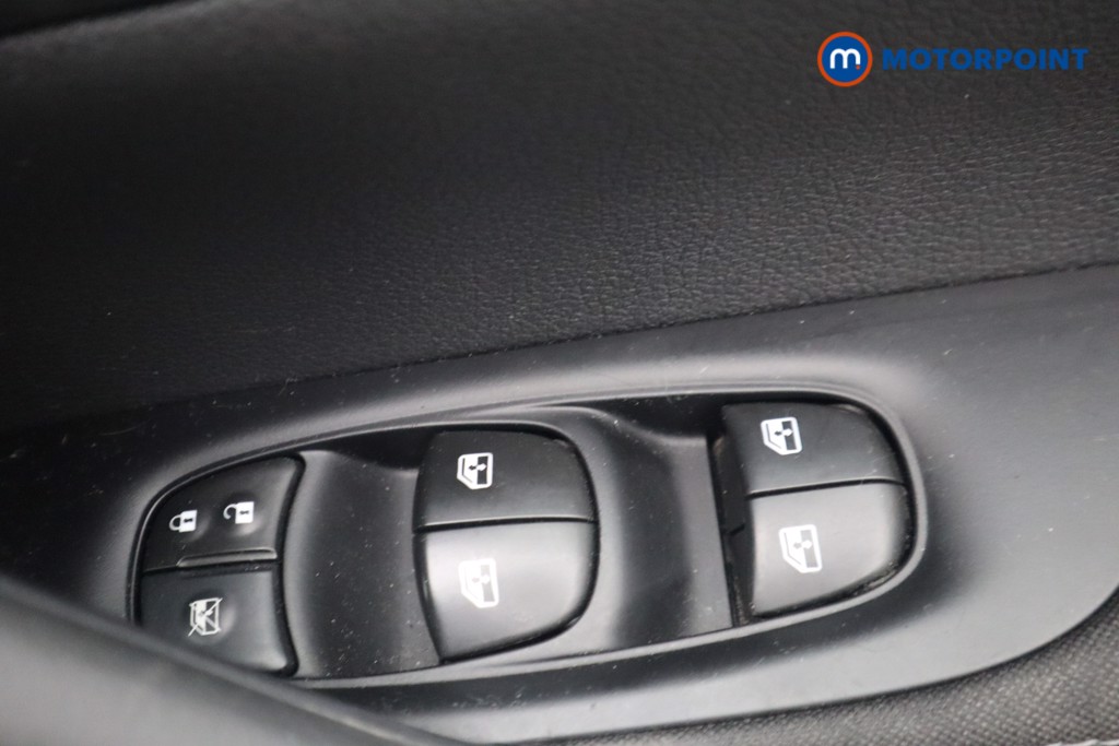 Nissan Qashqai N-Connecta Manual Petrol SUV - Stock Number (1540760) - 16th supplementary image