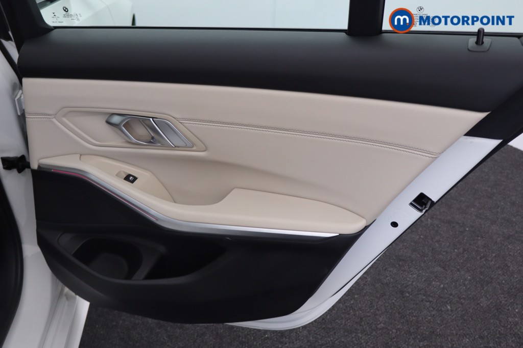 BMW 3 Series M Sport Automatic Petrol Plug-In Hybrid Saloon - Stock Number (1541546) - 17th supplementary image