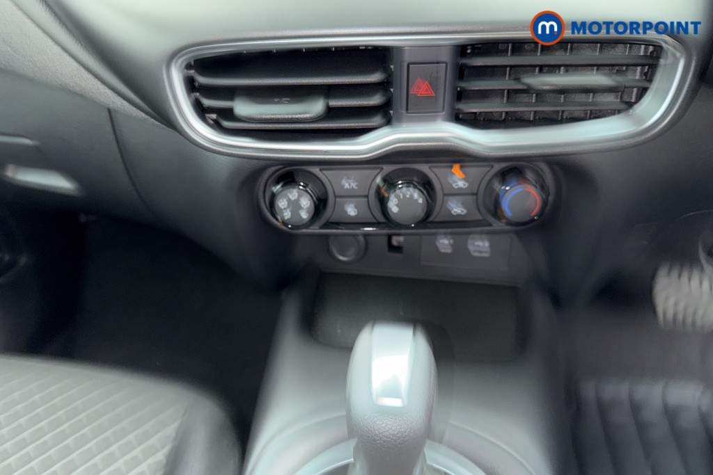 Nissan Juke Acenta Premium Automatic Petrol SUV - Stock Number (1541649) - 7th supplementary image