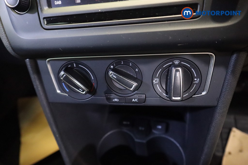 Volkswagen Polo SEL Manual Petrol Hatchback - Stock Number (1543462) - 4th supplementary image