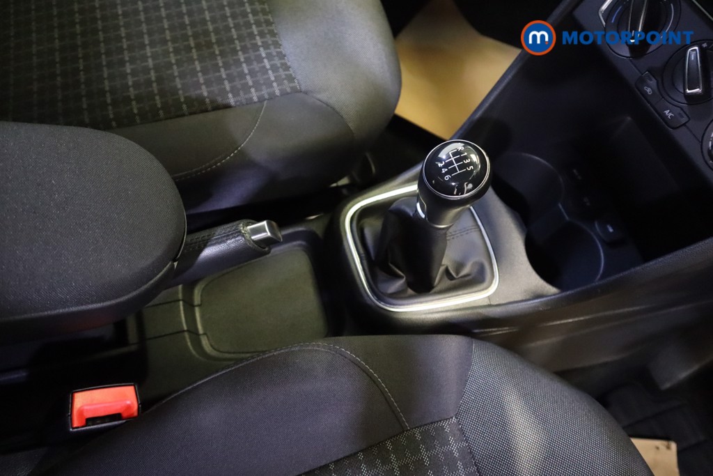 Volkswagen Polo SEL Manual Petrol Hatchback - Stock Number (1543462) - 5th supplementary image