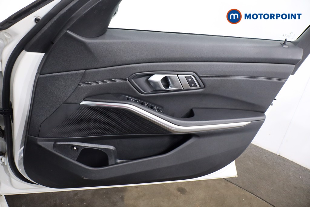 BMW 3 Series M Sport Automatic Petrol Plug-In Hybrid Saloon - Stock Number (1543654) - 22nd supplementary image