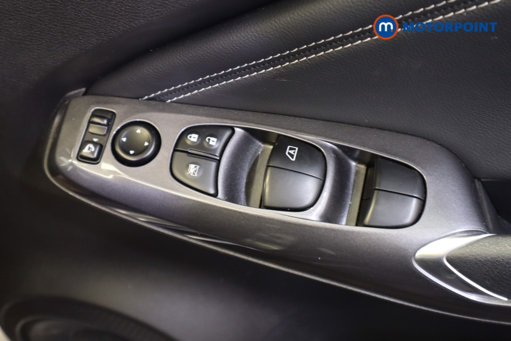 Nissan Juke N-Connecta Automatic Petrol SUV - Stock Number (1544027) - 7th supplementary image