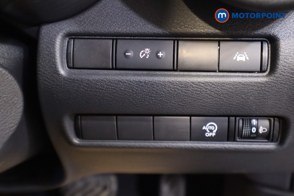 Nissan Juke N-Connecta Automatic Petrol SUV - Stock Number (1544027) - 8th supplementary image