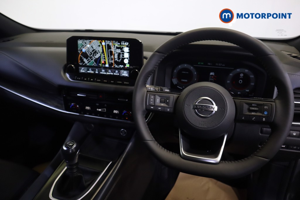 Nissan Qashqai Tekna Manual Petrol SUV - Stock Number (1529605) - 1st supplementary image