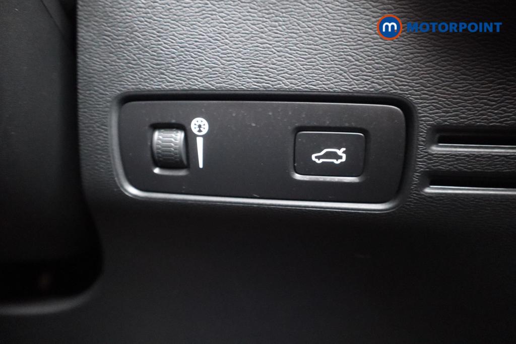 Volvo Xc40 R Design Manual Petrol SUV - Stock Number (1530611) - 16th supplementary image