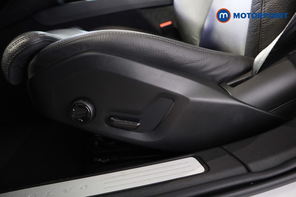 Volvo V60 Cross Country Automatic Petrol Estate - Stock Number (1532460) - 11th supplementary image