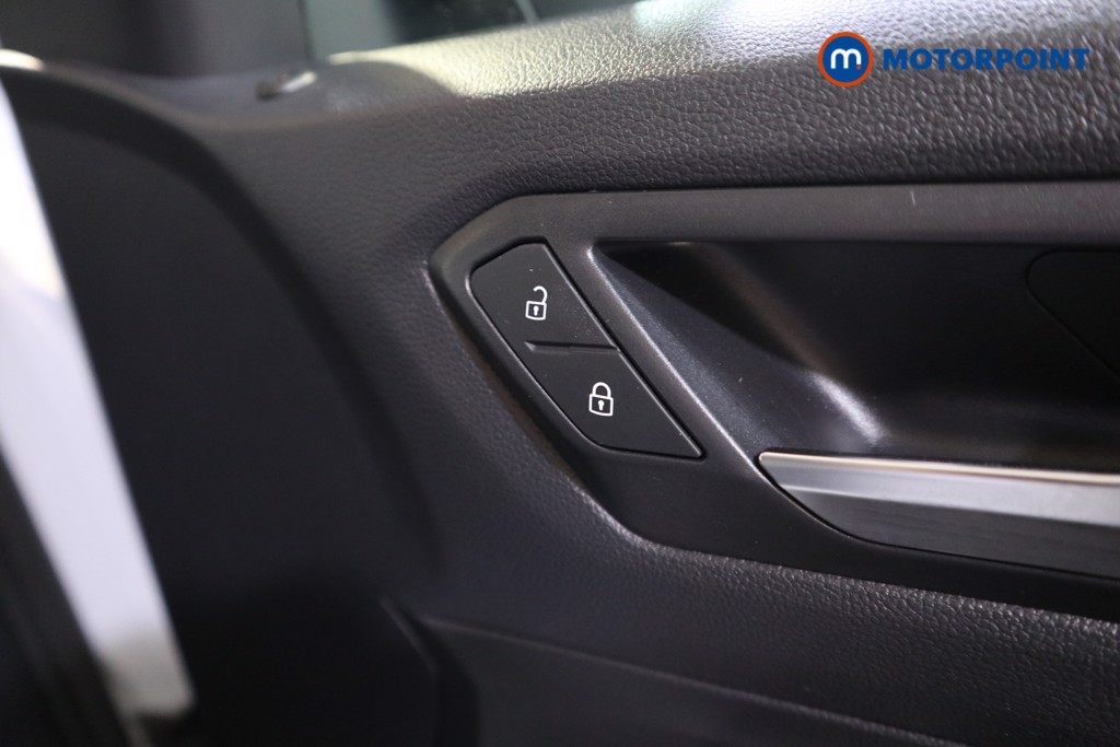 Volkswagen T-Roc Design Manual Petrol SUV - Stock Number (1535772) - 10th supplementary image