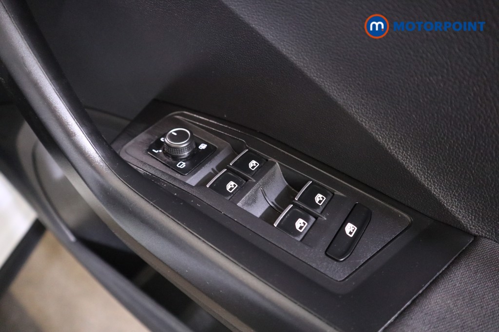 Volkswagen T-Roc Design Manual Petrol SUV - Stock Number (1535772) - 11th supplementary image