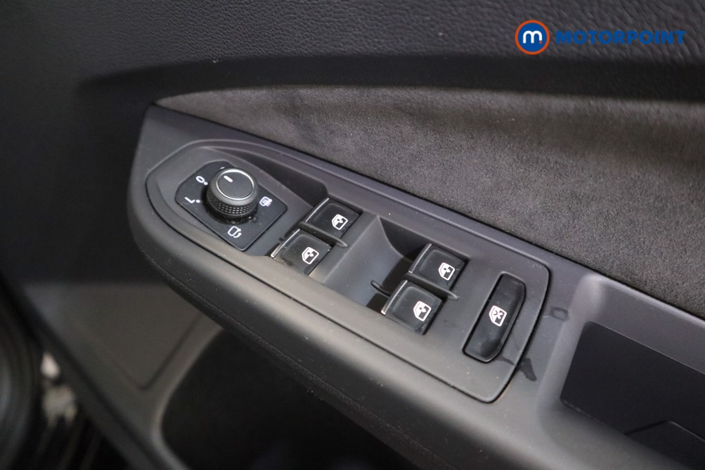 Volkswagen Golf Style Manual Petrol Hatchback - Stock Number (1535839) - 9th supplementary image