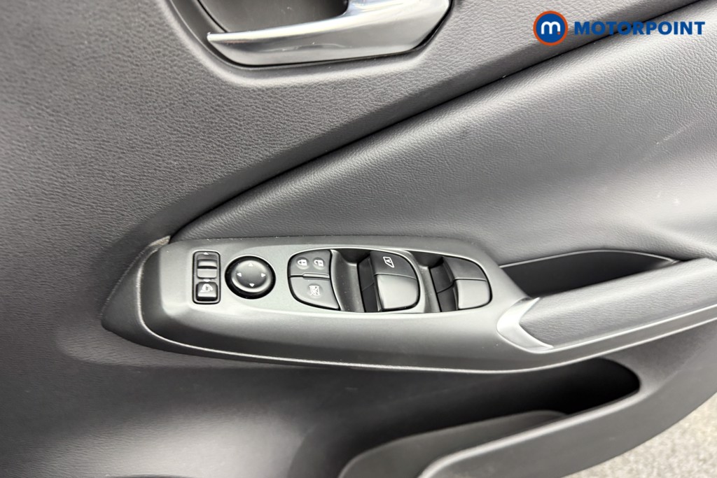 Nissan Juke Acenta Premium Automatic Petrol SUV - Stock Number (1536239) - 14th supplementary image