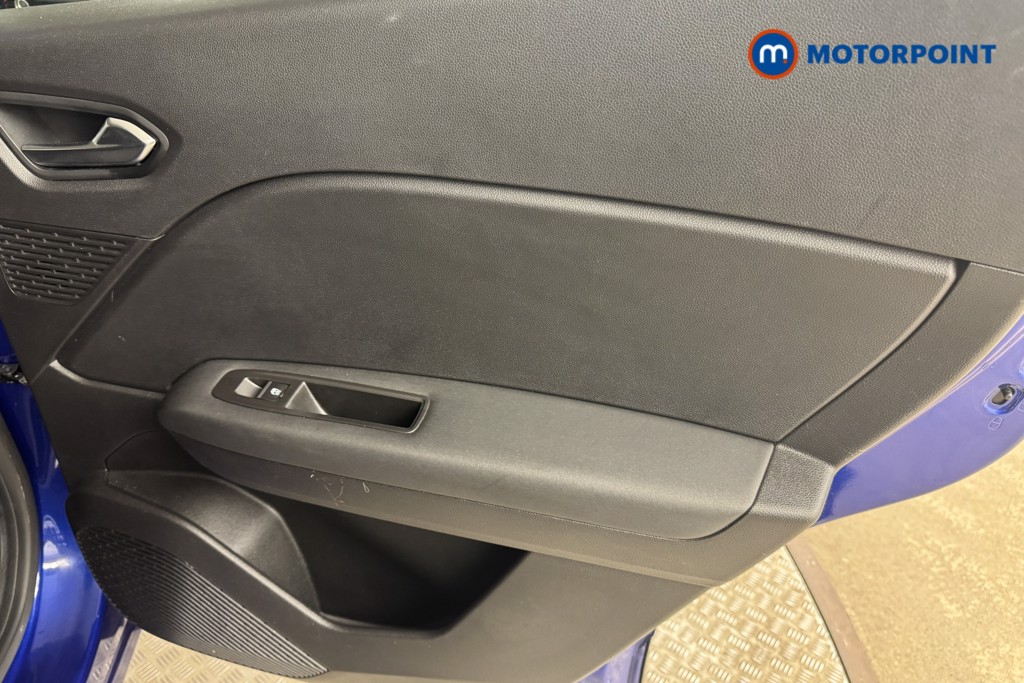 Renault Captur Iconic Automatic Petrol SUV - Stock Number (1537259) - 16th supplementary image