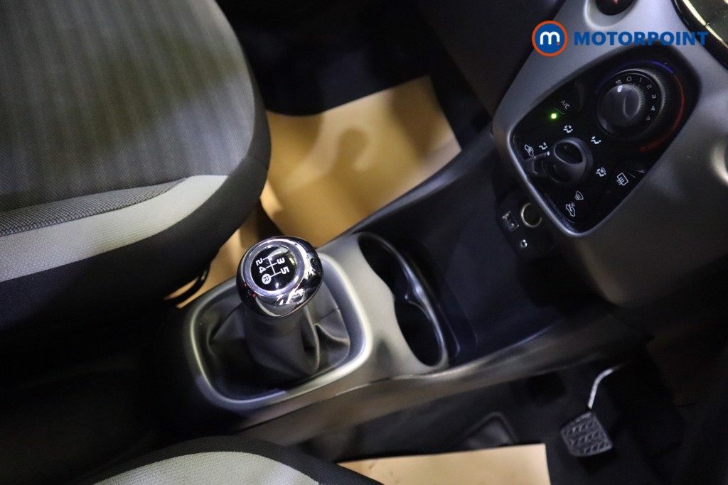 Toyota Aygo X-Play Manual Petrol Hatchback - Stock Number (1537949) - 5th supplementary image
