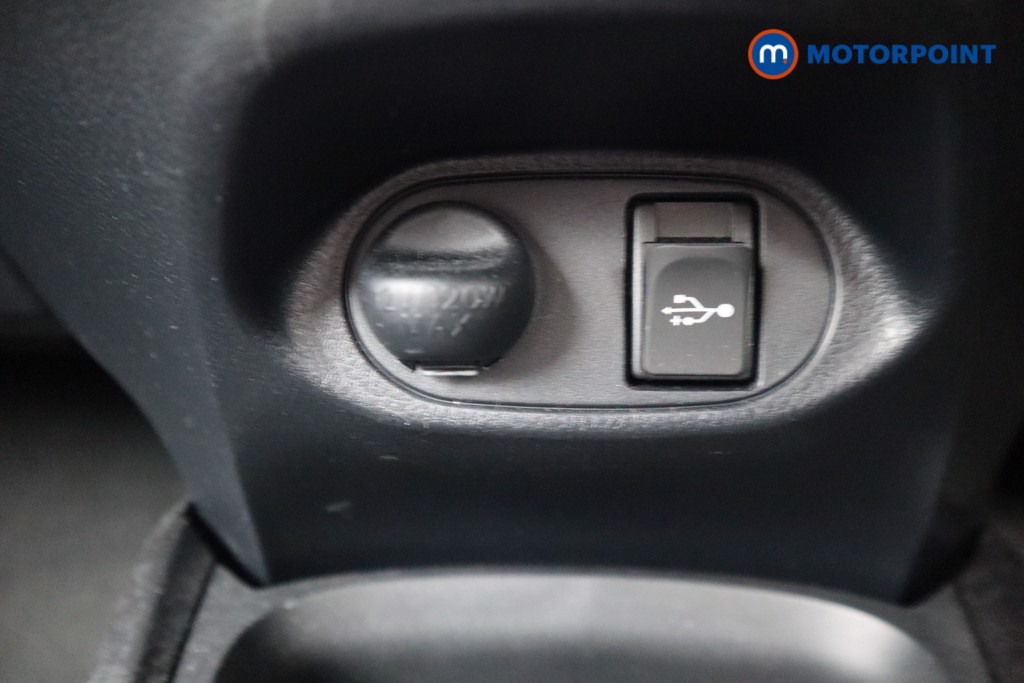 Toyota Yaris Y20 Automatic Petrol-Electric Hybrid Hatchback - Stock Number (1538491) - 13th supplementary image