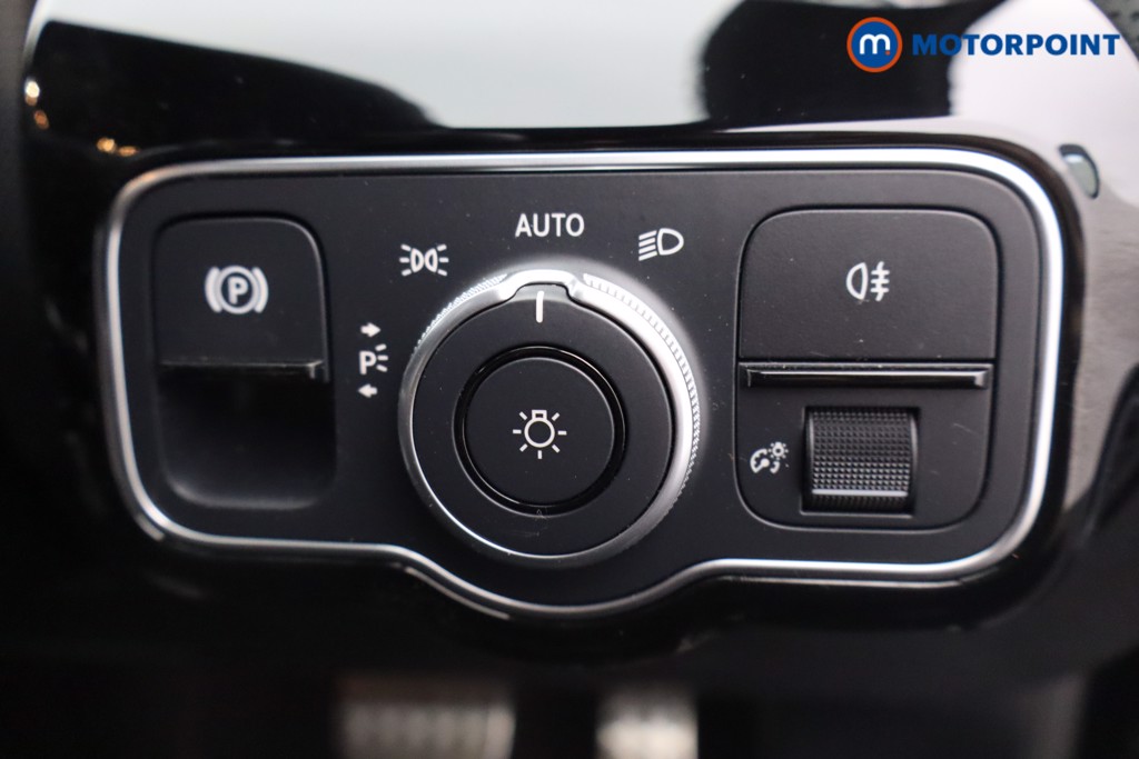Mercedes-Benz A Class Amg Line Executive Edition Automatic Petrol Hatchback - Stock Number (1541296) - 12th supplementary image