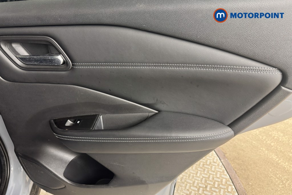 Nissan Qashqai N-Connecta Manual Petrol SUV - Stock Number (1541819) - 16th supplementary image