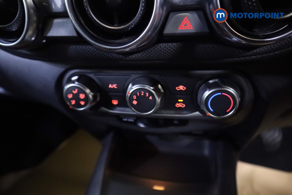 Nissan Juke Acenta Manual Petrol SUV - Stock Number (1543863) - 4th supplementary image