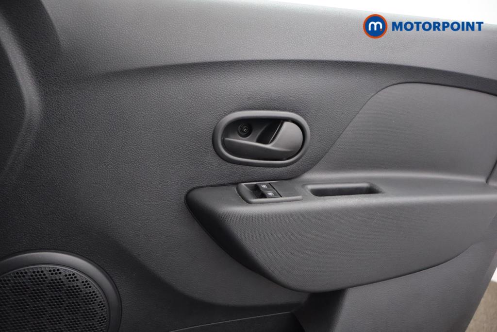 Dacia Sandero Essential Manual Petrol Hatchback - Stock Number (1485624) - 8th supplementary image