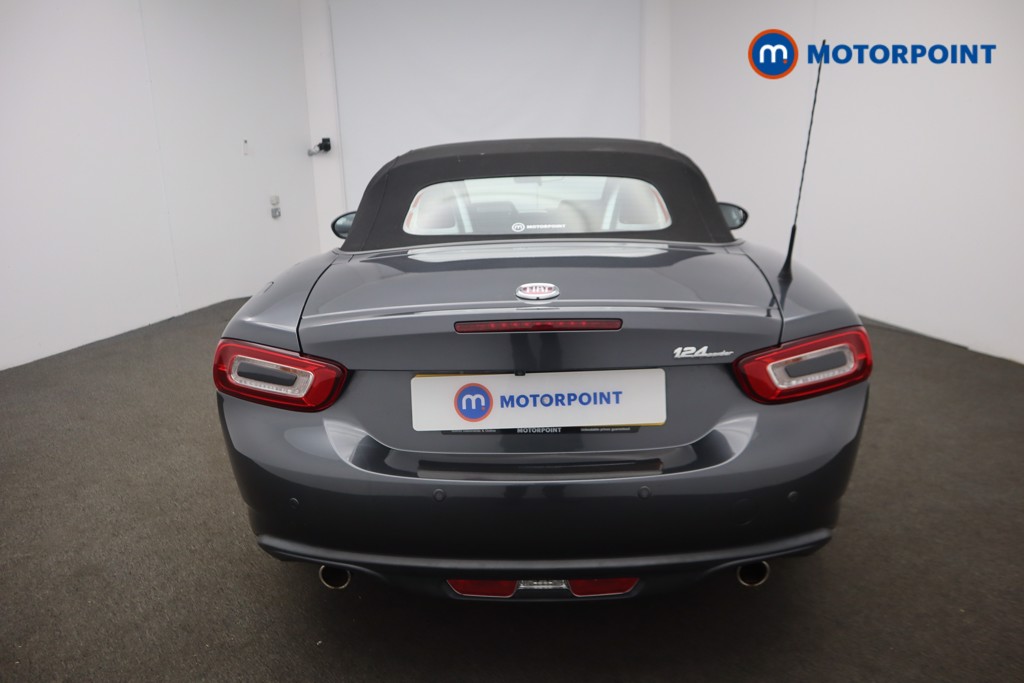 Fiat 124 Spider Lusso Plus Manual Petrol Convertible - Stock Number (1528966) - 18th supplementary image