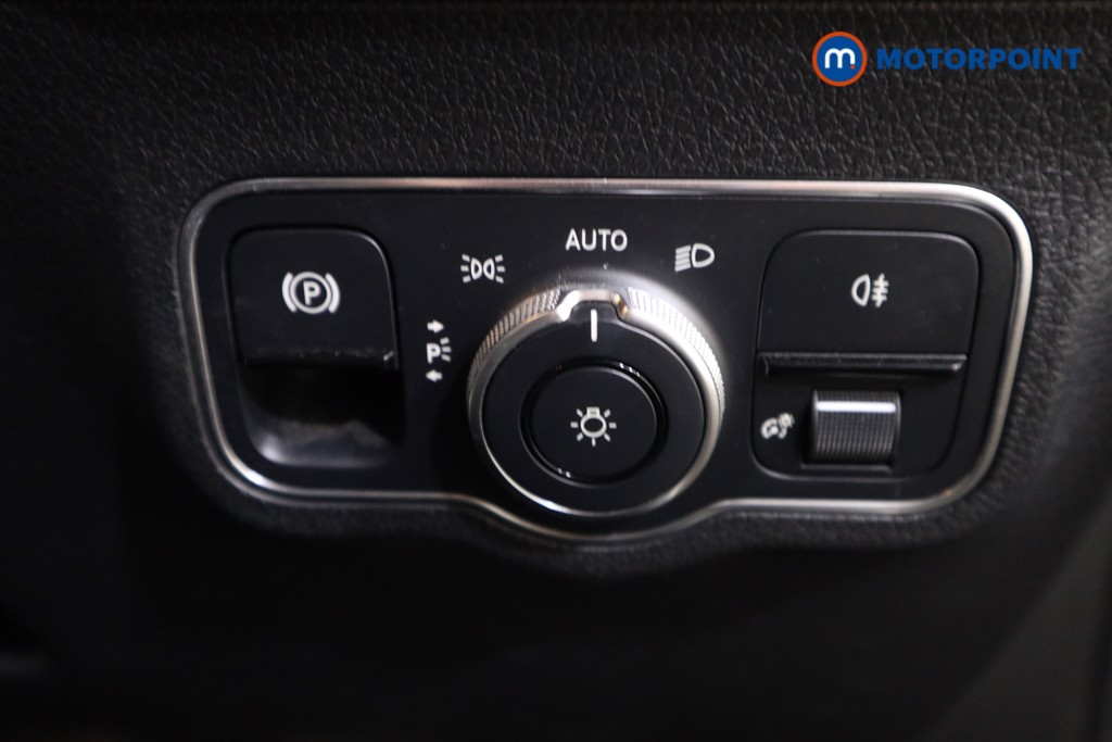 Mercedes-Benz GLB Amg Line Automatic Petrol SUV - Stock Number (1530175) - 9th supplementary image