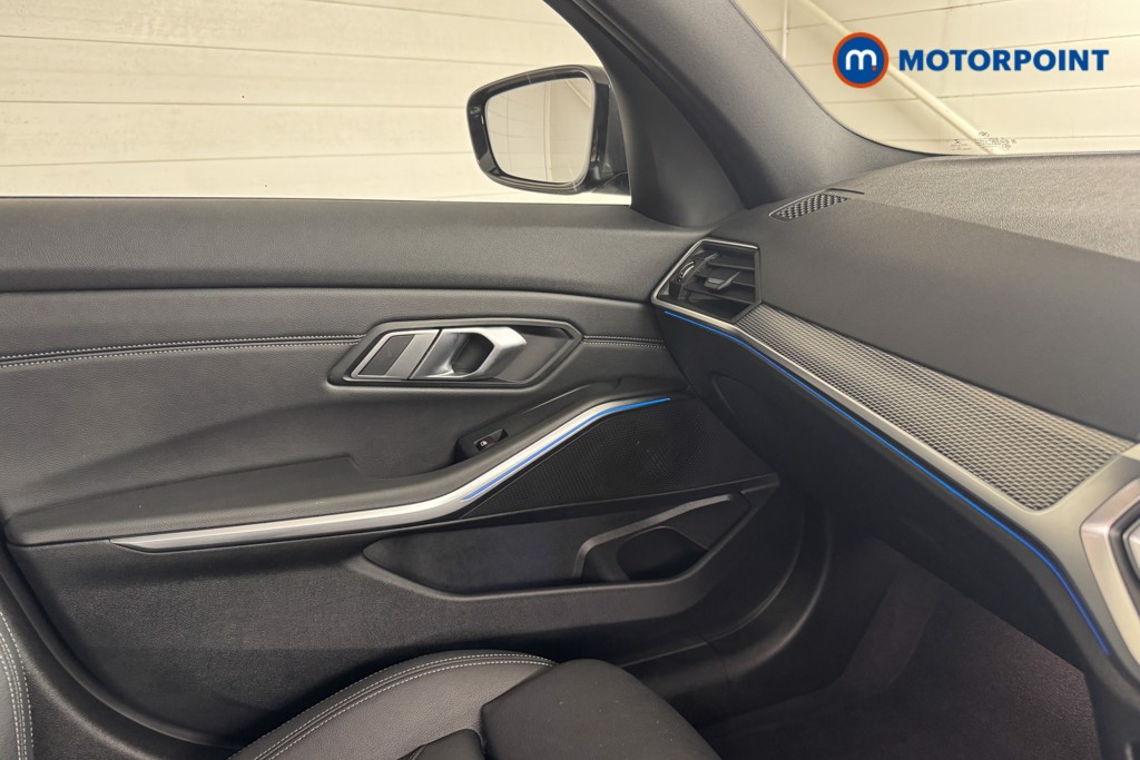BMW 3 Series M Sport Automatic Petrol Plug-In Hybrid Estate - Stock Number (1539132) - 12th supplementary image