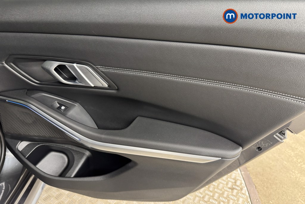 BMW 3 Series M Sport Automatic Petrol Plug-In Hybrid Estate - Stock Number (1539132) - 17th supplementary image